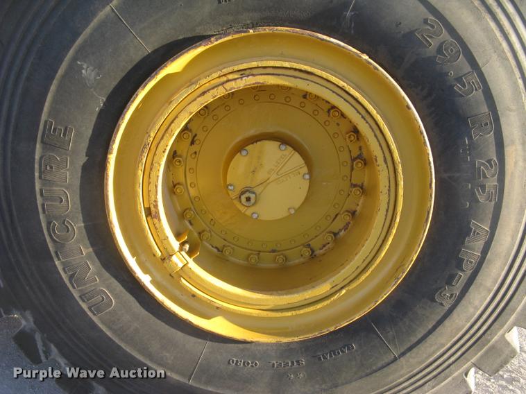 image for item L3977 1995 Caterpillar 615C Series II elevating scraper