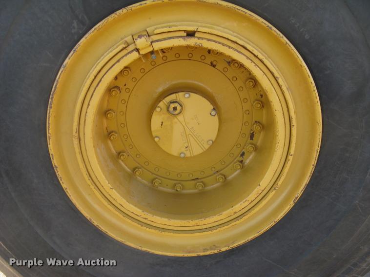 image for item L3977 1995 Caterpillar 615C Series II elevating scraper