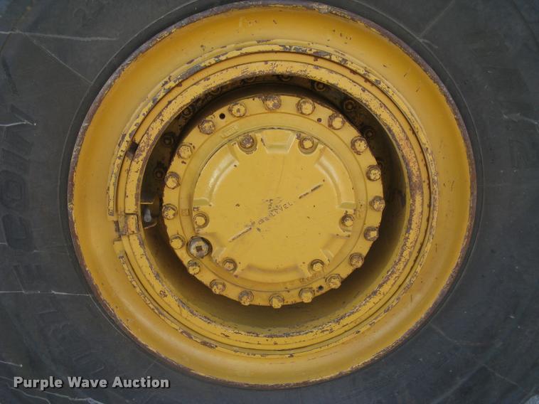 image for item L3977 1995 Caterpillar 615C Series II elevating scraper