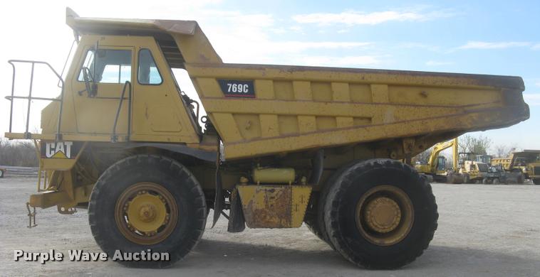 image for item L3978 1993 Caterpillar 769C haul truck