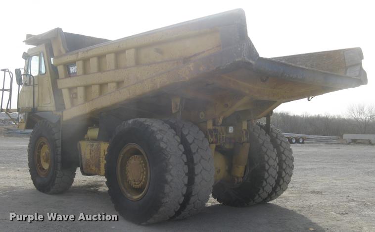 image for item L3978 1993 Caterpillar 769C haul truck