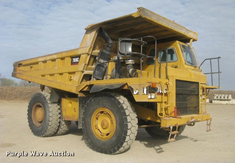 image for item L3978 1993 Caterpillar 769C haul truck