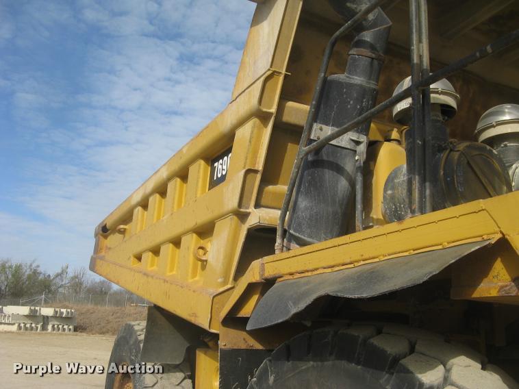 image for item L3978 1993 Caterpillar 769C haul truck