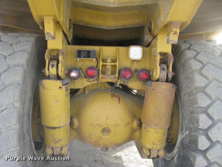 image for item L3978 1993 Caterpillar 769C haul truck
