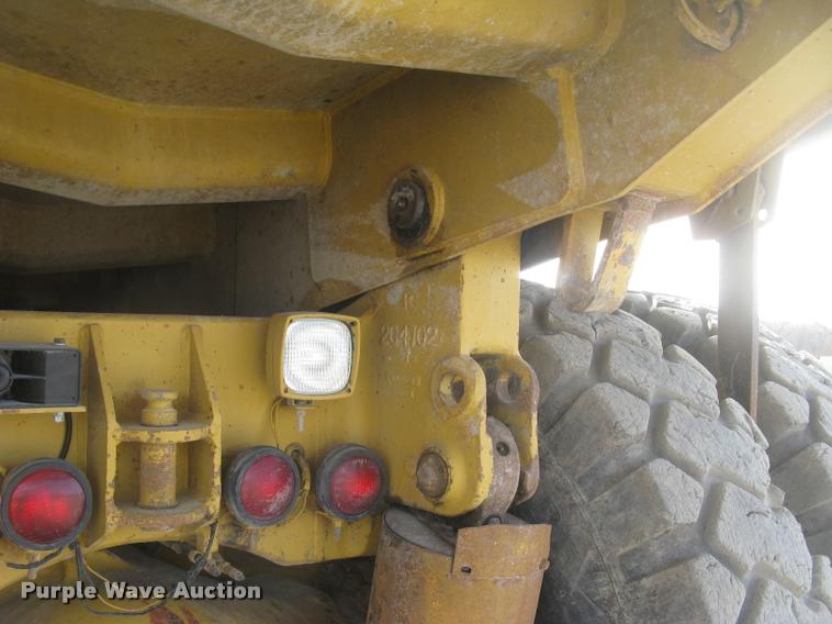 image for item L3978 1993 Caterpillar 769C haul truck