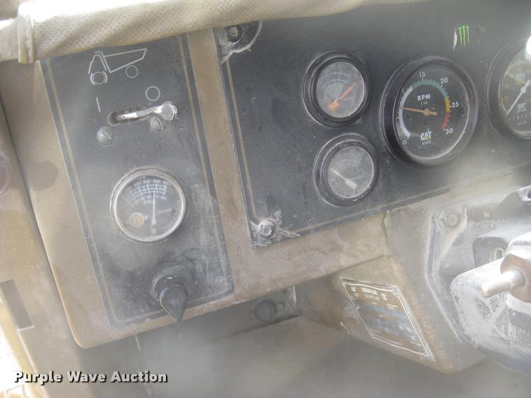 image for item L3978 1993 Caterpillar 769C haul truck