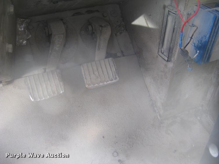 image for item L3978 1993 Caterpillar 769C haul truck