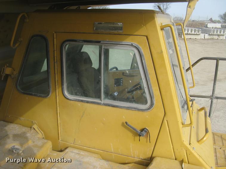 image for item L3978 1993 Caterpillar 769C haul truck