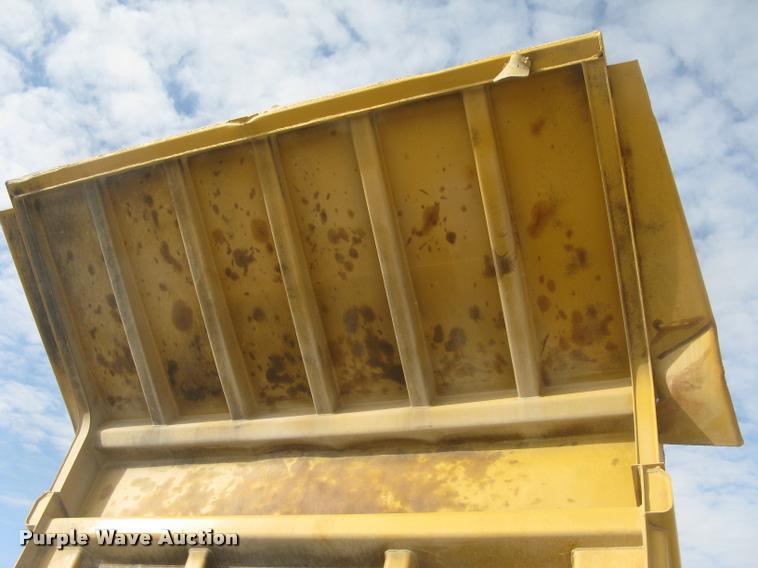 image for item L3978 1993 Caterpillar 769C haul truck