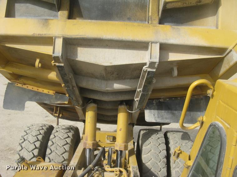 image for item L3978 1993 Caterpillar 769C haul truck