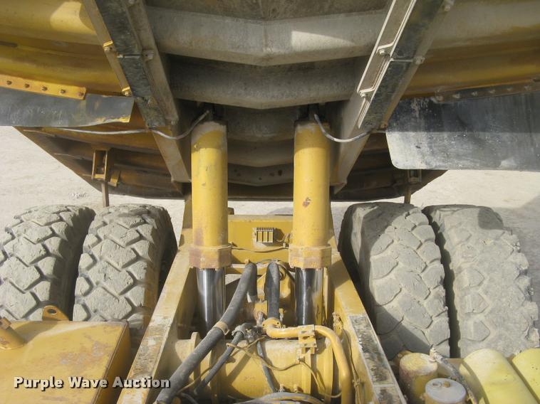 image for item L3978 1993 Caterpillar 769C haul truck