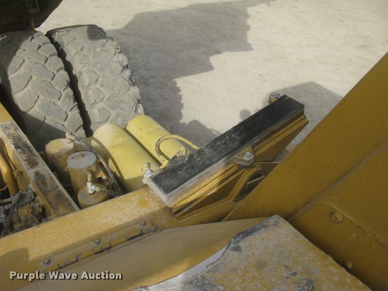 image for item L3978 1993 Caterpillar 769C haul truck