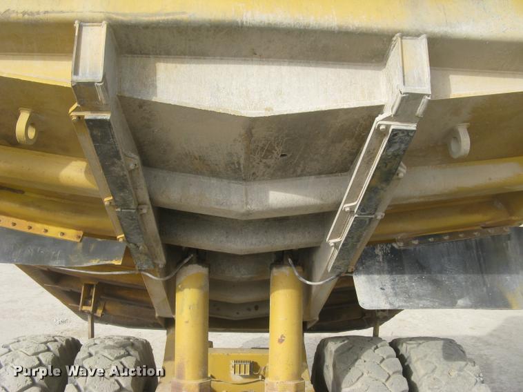 image for item L3978 1993 Caterpillar 769C haul truck
