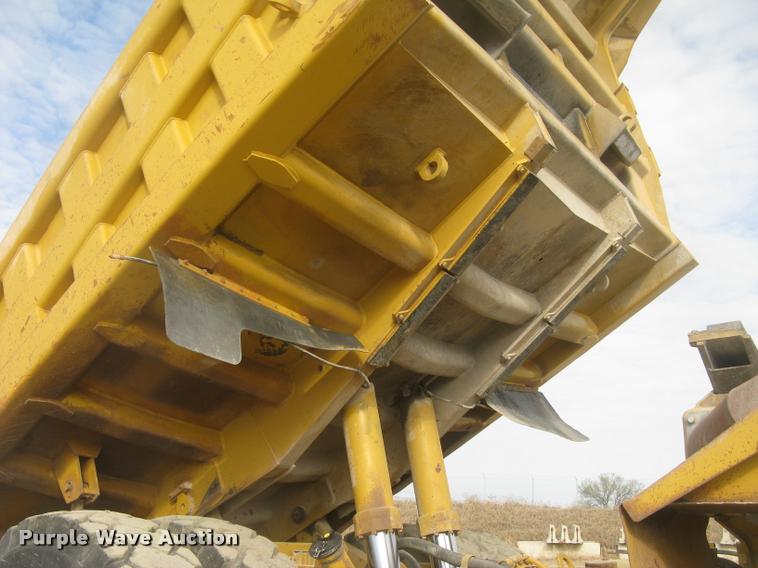 image for item L3978 1993 Caterpillar 769C haul truck