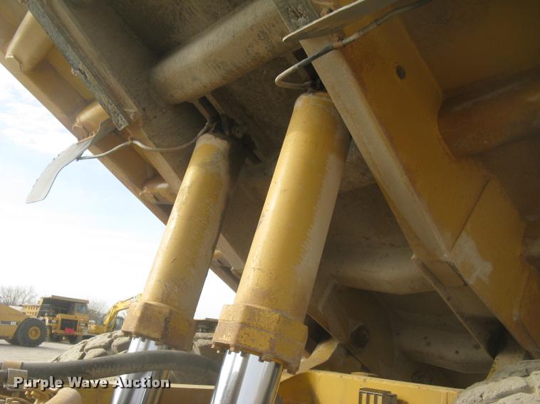 image for item L3978 1993 Caterpillar 769C haul truck