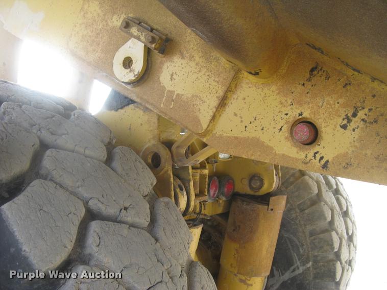 image for item L3978 1993 Caterpillar 769C haul truck