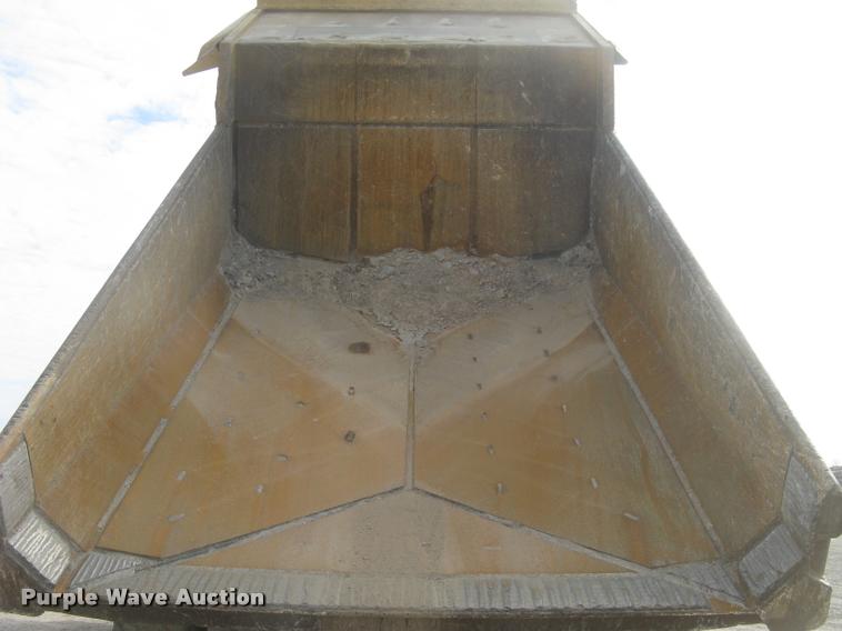 image for item L3978 1993 Caterpillar 769C haul truck