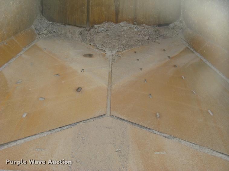 image for item L3978 1993 Caterpillar 769C haul truck