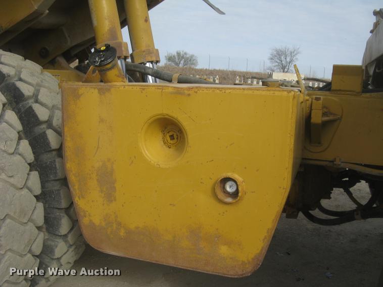 image for item L3978 1993 Caterpillar 769C haul truck