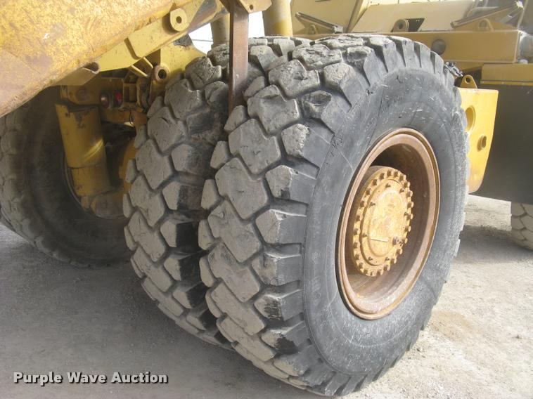 image for item L3978 1993 Caterpillar 769C haul truck