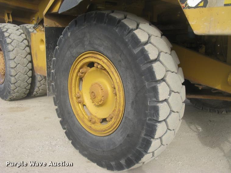 image for item L3978 1993 Caterpillar 769C haul truck