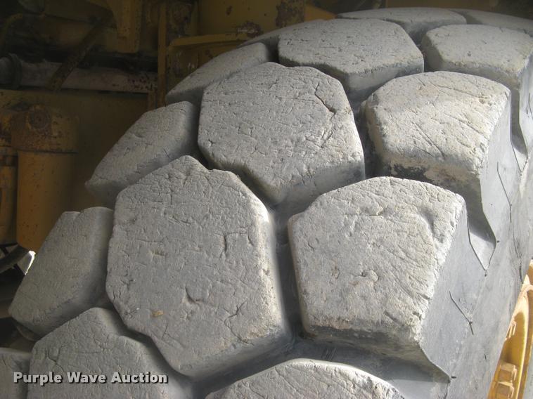 image for item L3978 1993 Caterpillar 769C haul truck