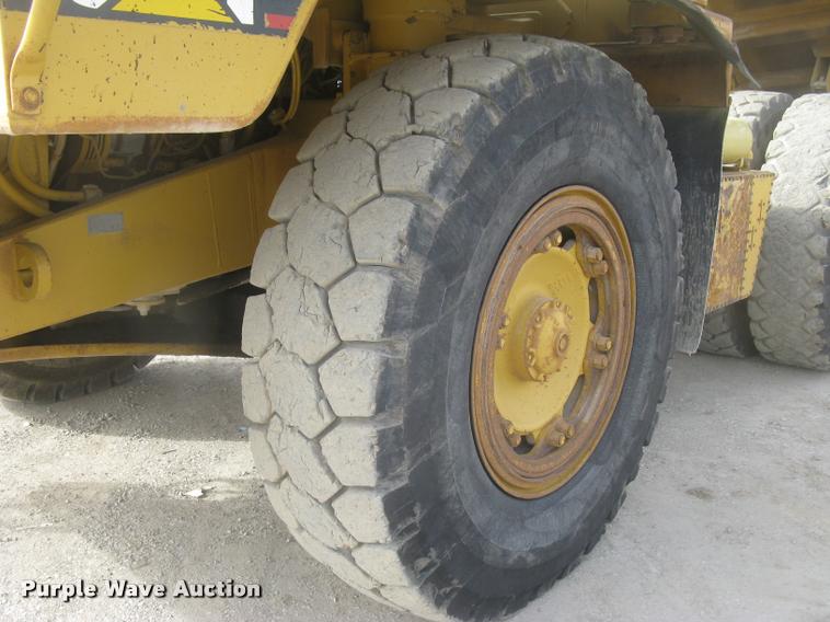 image for item L3978 1993 Caterpillar 769C haul truck