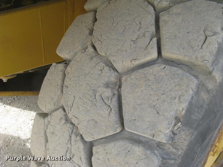 image for item L3978 1993 Caterpillar 769C haul truck