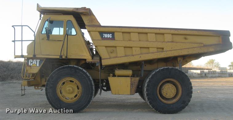 image for item L3979 1994 Caterpillar 769C haul truck