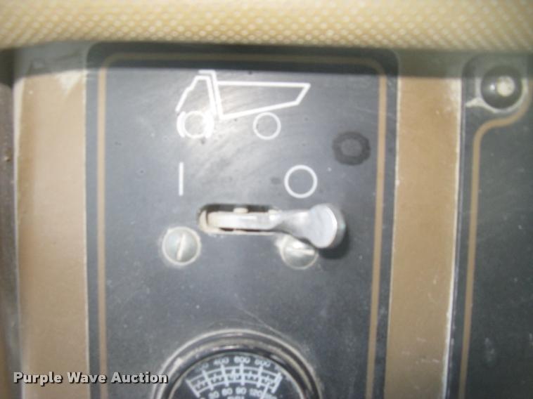 image for item L3979 1994 Caterpillar 769C haul truck