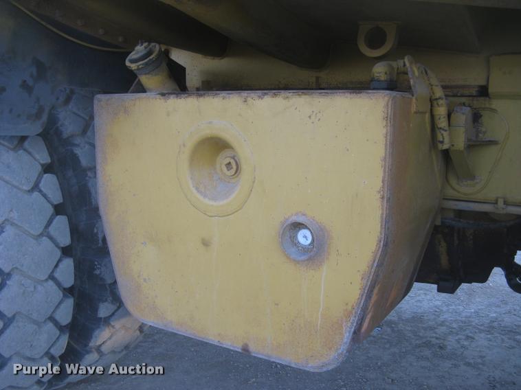 image for item L3979 1994 Caterpillar 769C haul truck
