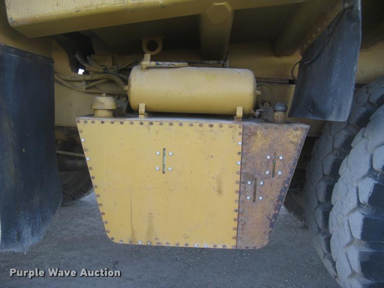 image for item L3979 1994 Caterpillar 769C haul truck