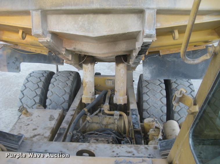 image for item L3979 1994 Caterpillar 769C haul truck