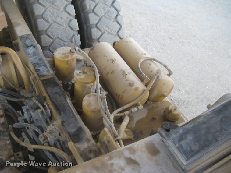 image for item L3979 1994 Caterpillar 769C haul truck