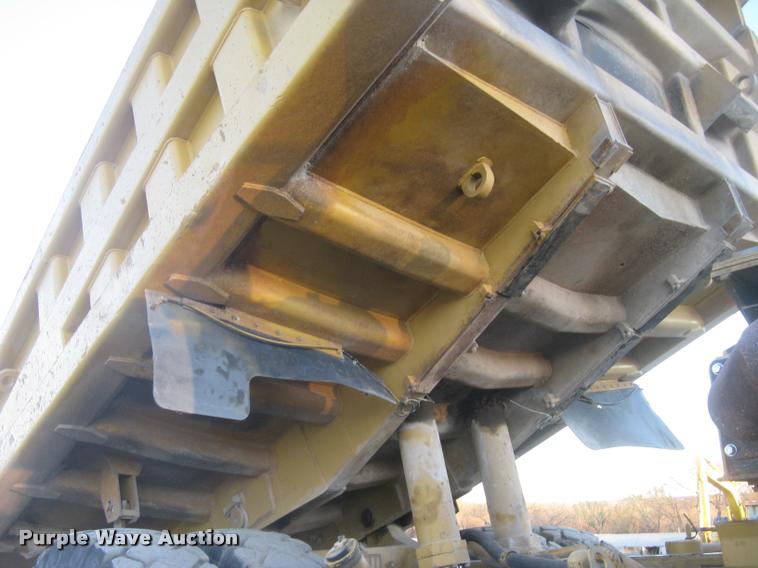 image for item L3979 1994 Caterpillar 769C haul truck