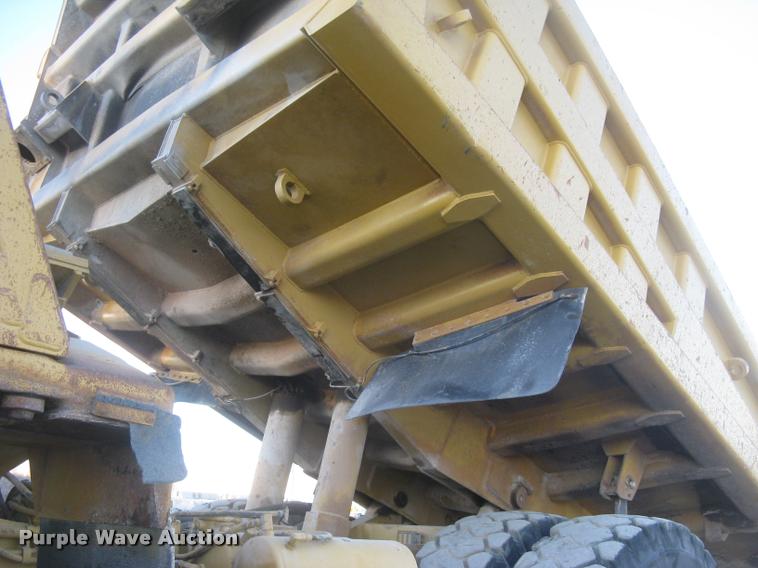 image for item L3979 1994 Caterpillar 769C haul truck