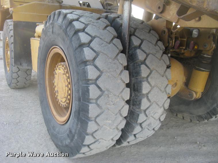 image for item L3979 1994 Caterpillar 769C haul truck