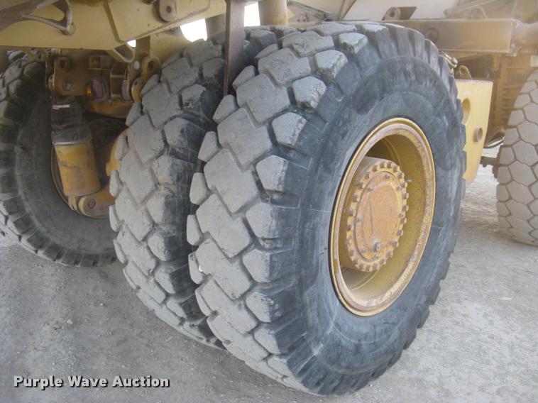 image for item L3979 1994 Caterpillar 769C haul truck