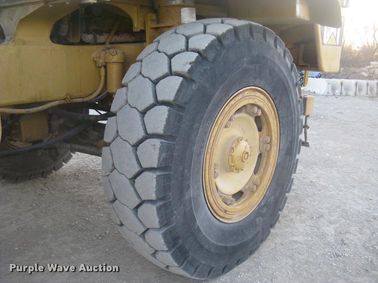 image for item L3979 1994 Caterpillar 769C haul truck