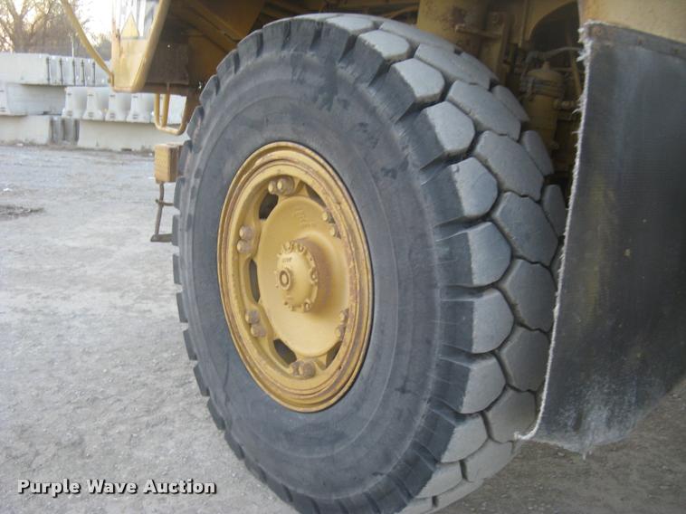 image for item L3979 1994 Caterpillar 769C haul truck