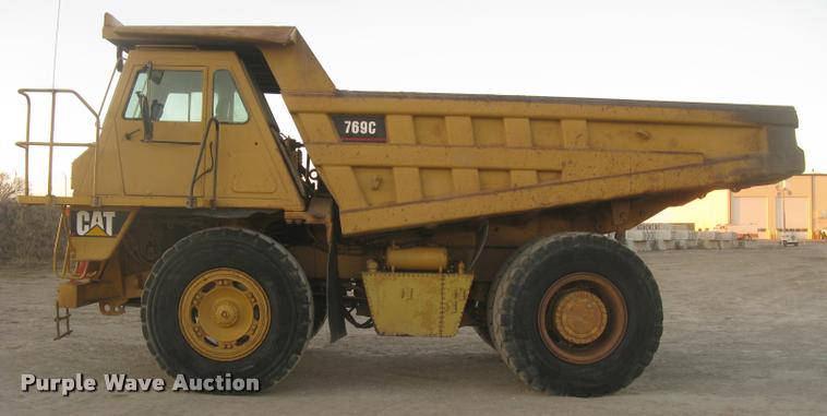 image for item L3980 1995 Caterpillar 769C haul truck