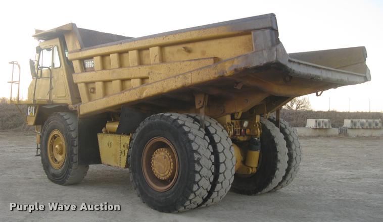 image for item L3980 1995 Caterpillar 769C haul truck