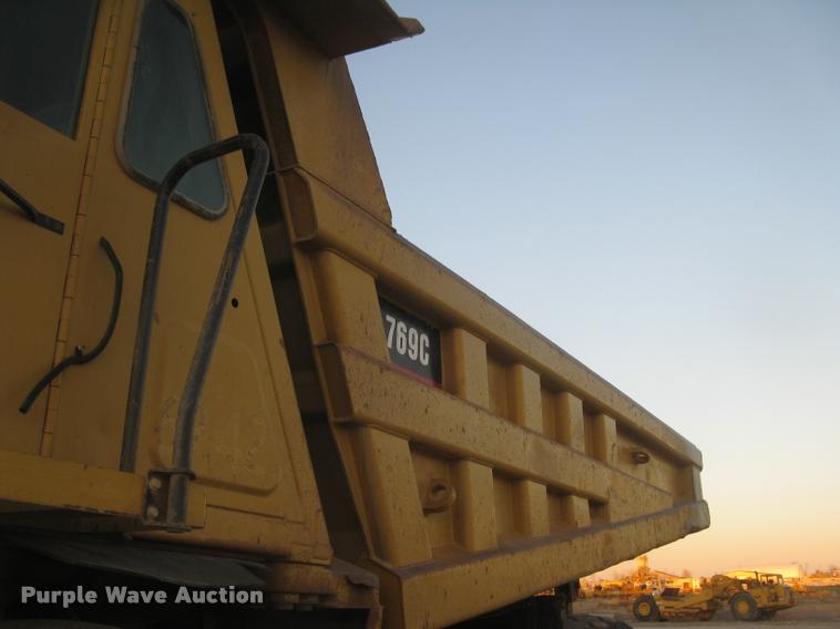 image for item L3980 1995 Caterpillar 769C haul truck