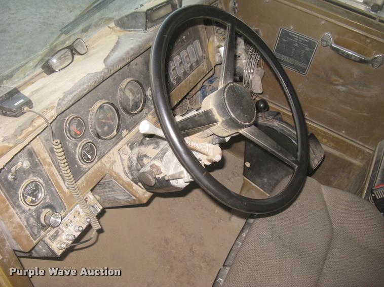 image for item L3980 1995 Caterpillar 769C haul truck