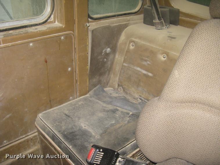 image for item L3980 1995 Caterpillar 769C haul truck