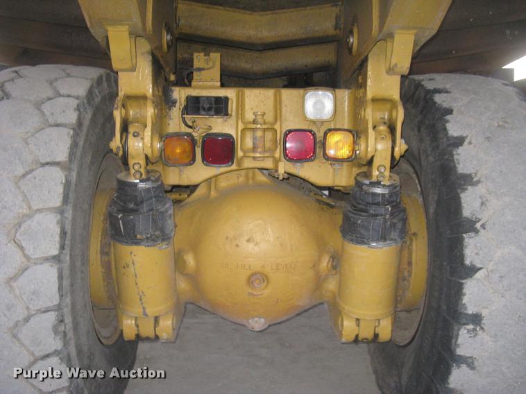 image for item L3980 1995 Caterpillar 769C haul truck