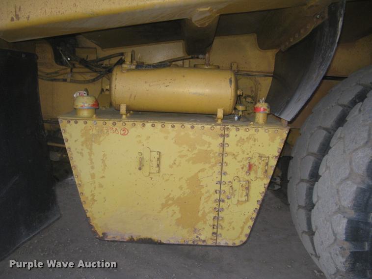 image for item L3980 1995 Caterpillar 769C haul truck