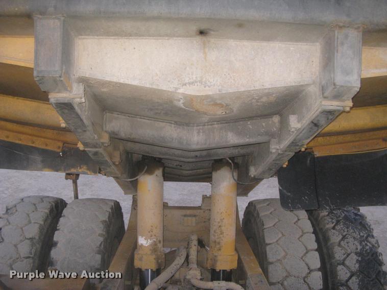 image for item L3980 1995 Caterpillar 769C haul truck