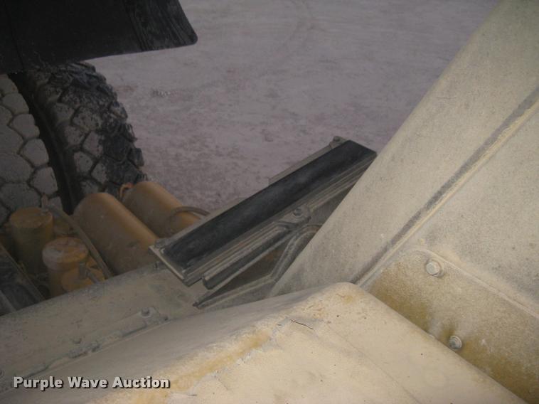 image for item L3980 1995 Caterpillar 769C haul truck