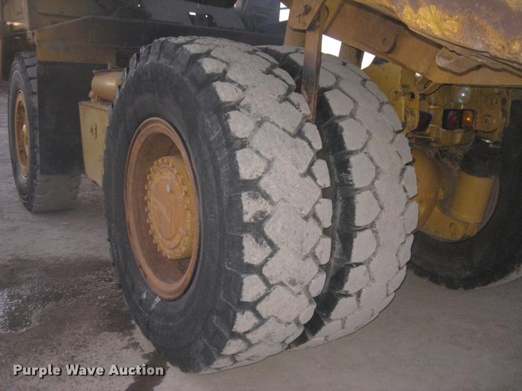 image for item L3980 1995 Caterpillar 769C haul truck